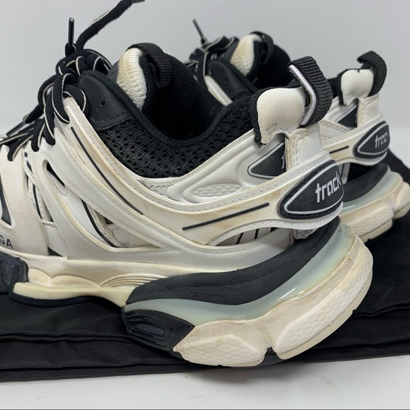 Balenciaga Worn Out Sneakers - Picture 5 of 9